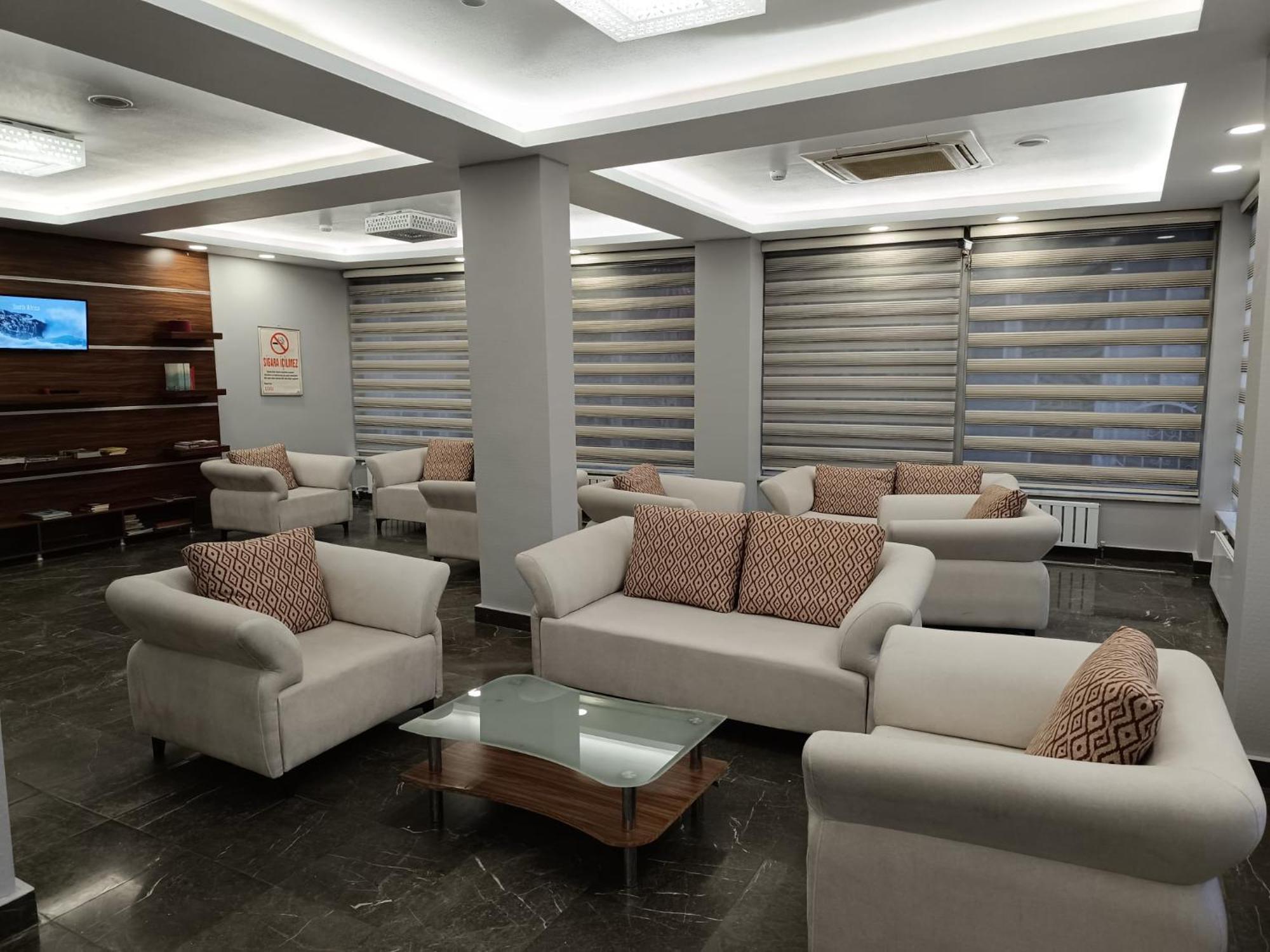 Pirotel Hotel Коня Екстериор снимка