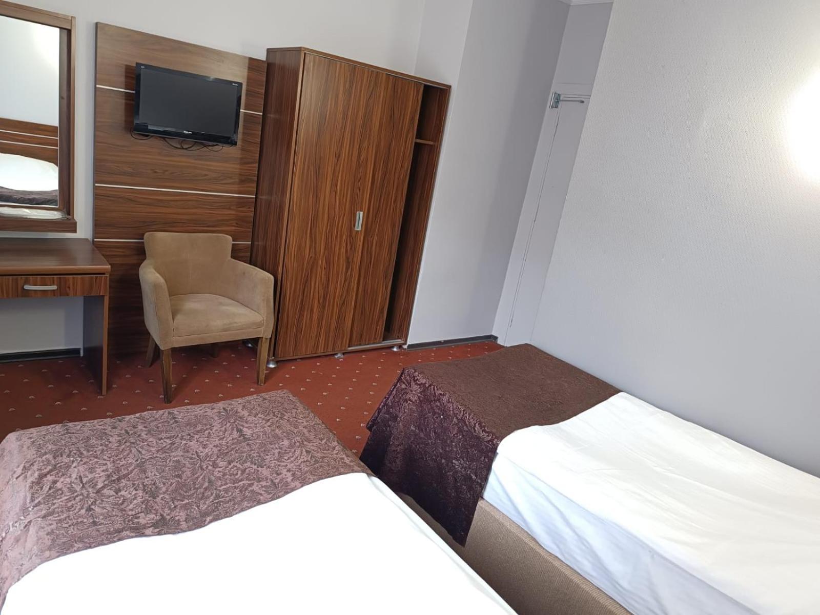 Pirotel Hotel Коня Екстериор снимка