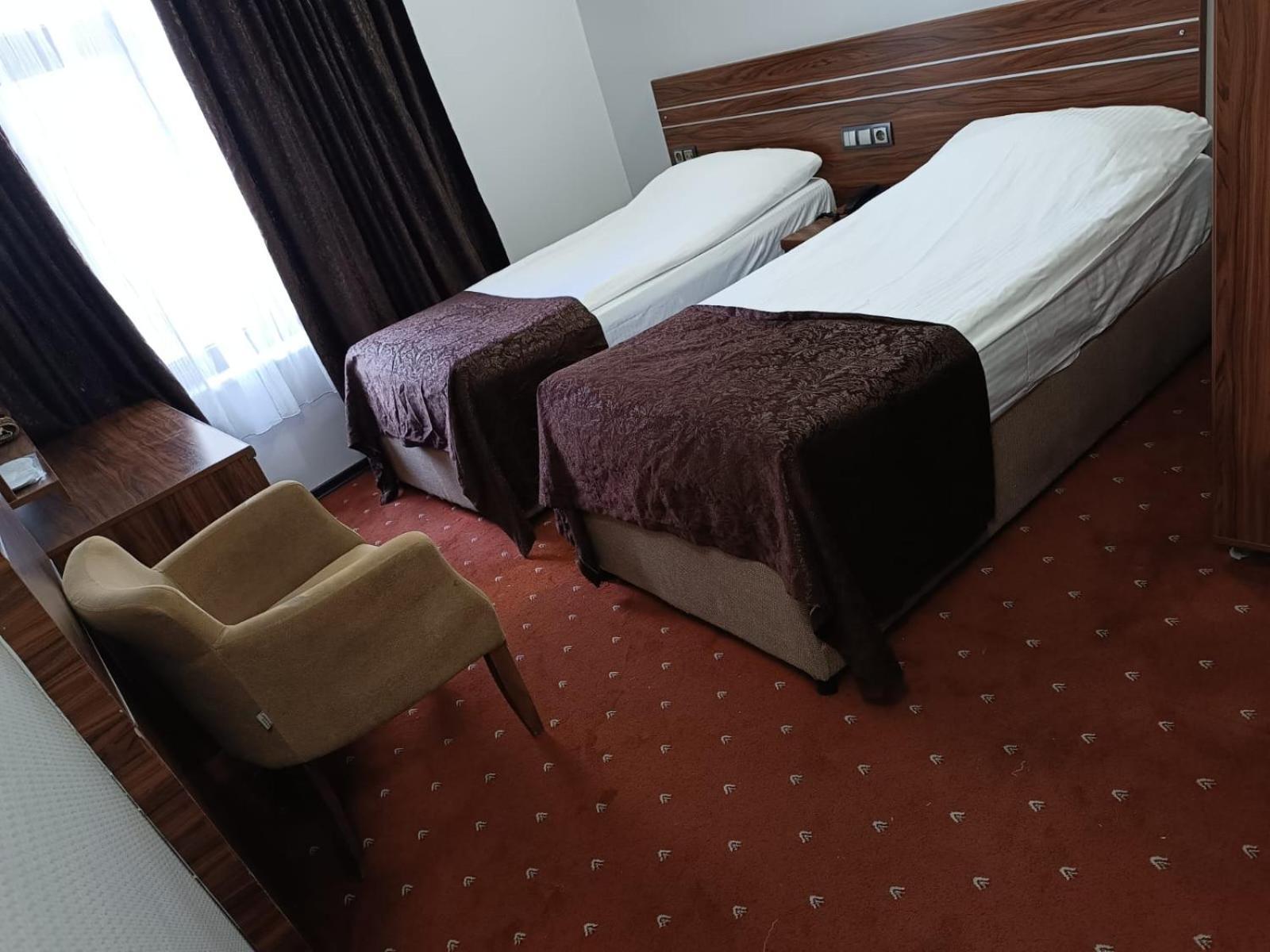 Pirotel Hotel Коня Екстериор снимка